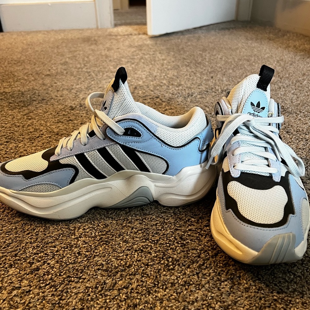 ADIDAS TRAINERS NWOT